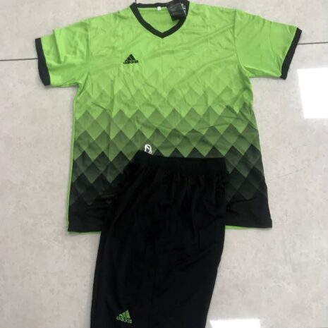 Tenue de sport Adidas - Manches courtes vert/noir - col rond