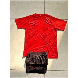 Tenue de sport Puma - Manches courtes rouge/noir- col rond - Maillot et short