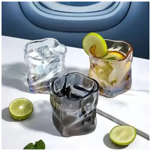 Verre à whisky Cassable disponible en Paquet de 06 Verres couleur jaune or, noir et blanc