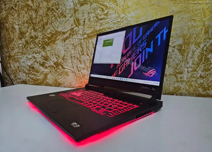 ASUS ROG STRIX GF12L
