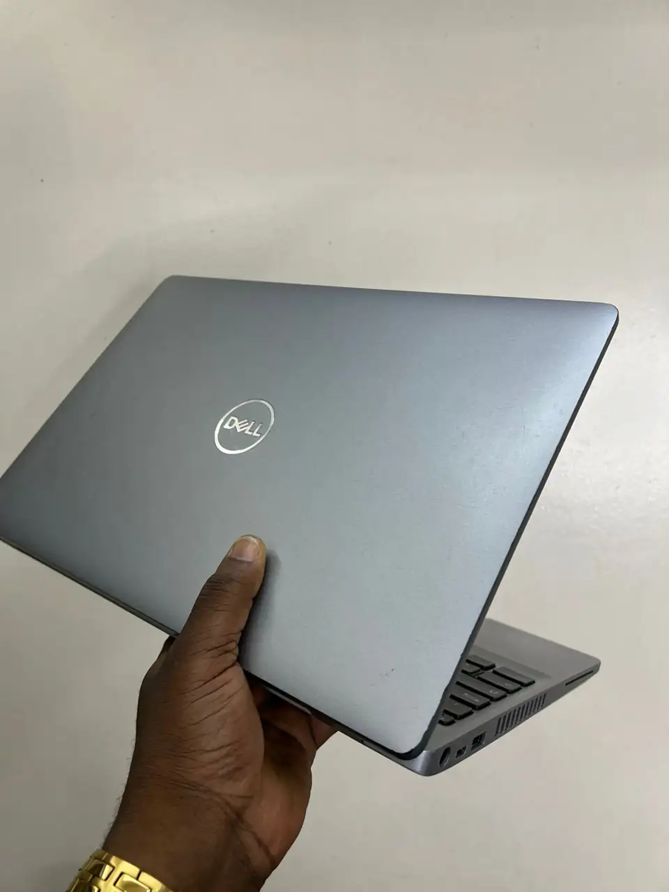 PC Dell Precision 3551, processeur Intel Core i7-10850H GHz, 16 Go de RAM, SSD NVMe 512 Go, HDMI – Image 2