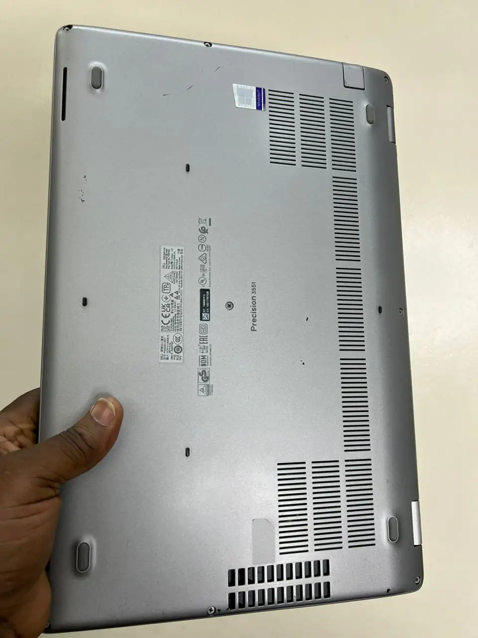 PC Dell Precision 3551, processeur Intel Core i7-10850H GHz, 16 Go de RAM, SSD NVMe 512 Go, HDMI – Image 4