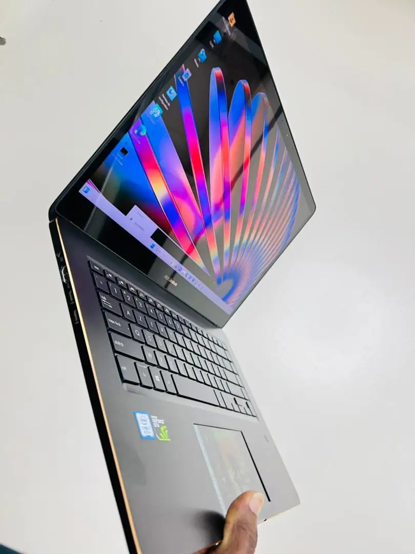 PC ASUS ZenBook Pro 15 core i7 8th gen 2.2ghz~5.1ghz(12Cpus) SDD 512Go RAM 16 Go Ordinateur portable – Image 5