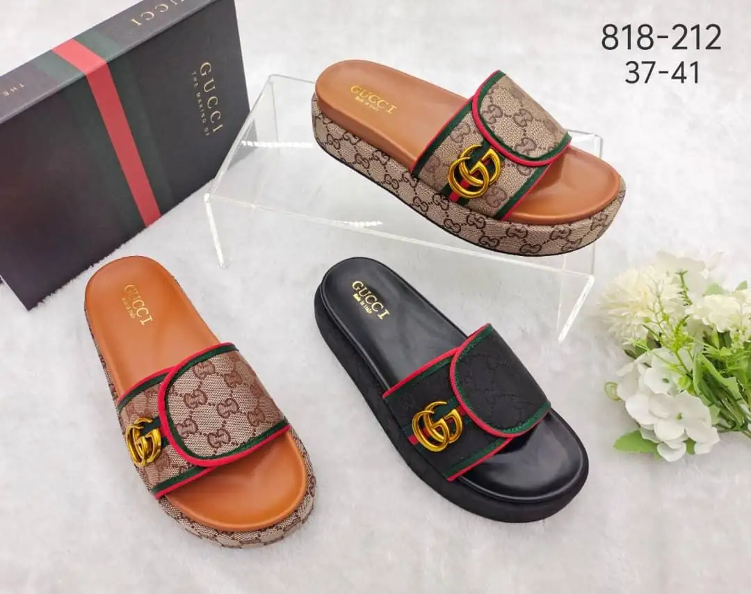 GUCCI SLIPPERS