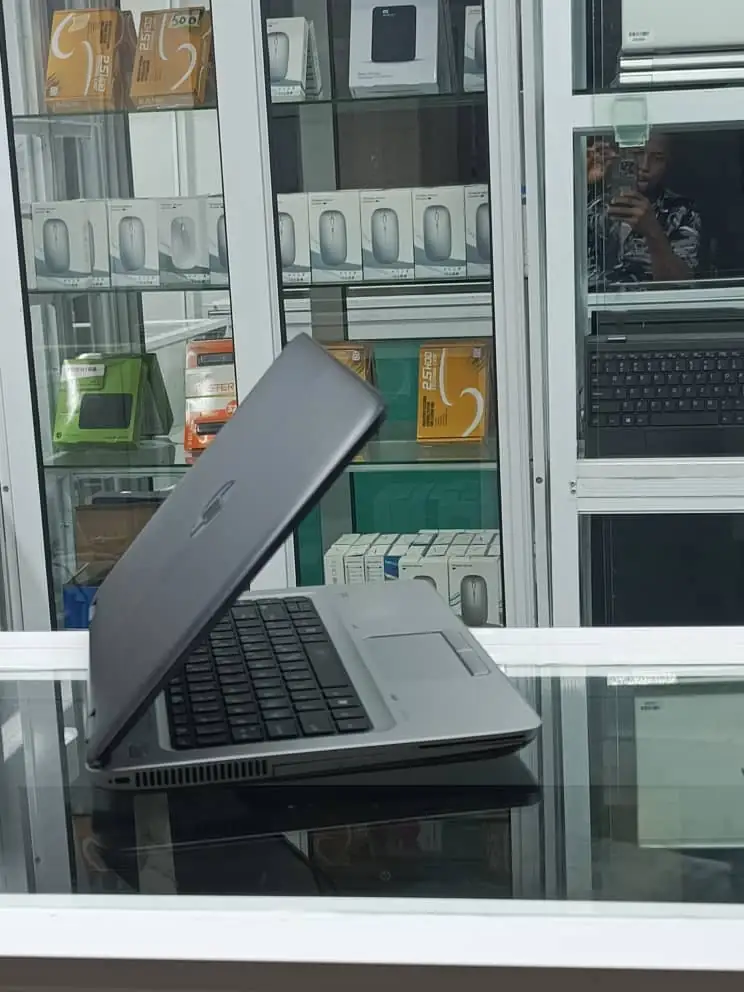Ordinateur portable HP Elitebook 645 G2 Core i5 de 8ème génération 8 Go de RAM DDR4 – Image 3