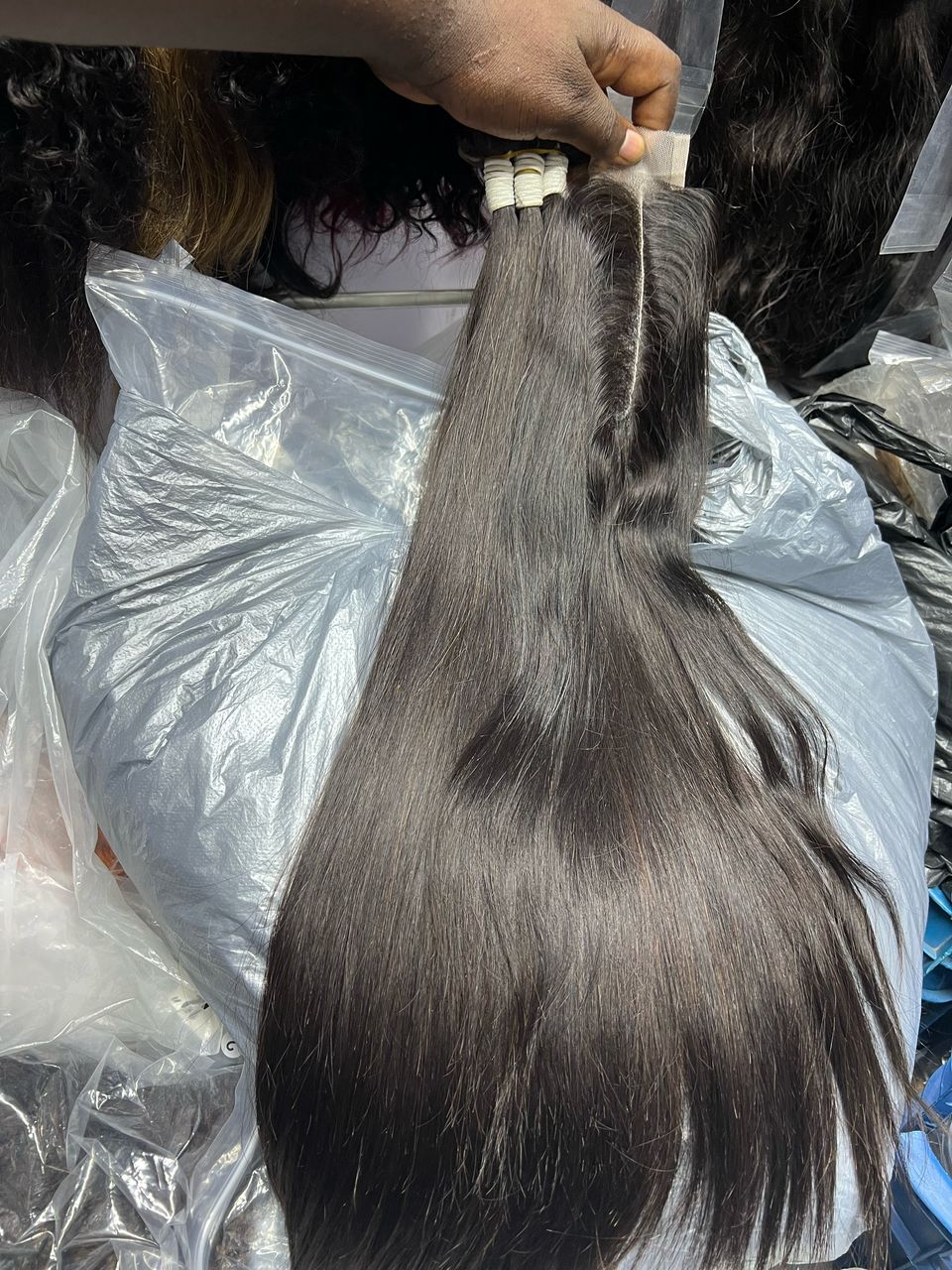 Variété de couleurs et de longueurs disponibles pour les mèches brésiliennes