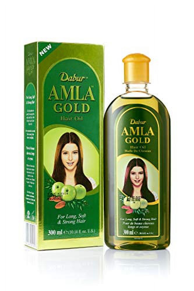 Application de l'huile Dabur Amla Gold sur des cheveux noirs, montrant la texture de l'huile
