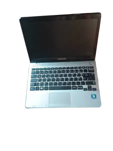 Laptop Occasion - RAM: 4Go, processeur: AMD E-450 APU avec Radeon, HD Graphics 1,64 GHz, pas tactile, Système d'exploitation 64bits, Édition Windows 10 professionnel – Image 2