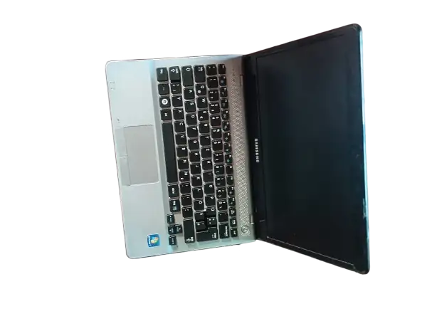 Laptop Occasion - RAM: 4Go, processeur: AMD E-450 APU avec Radeon, HD Graphics 1,64 GHz, pas tactile, Système d'exploitation 64bits, Édition Windows 10 professionnel – Image 5