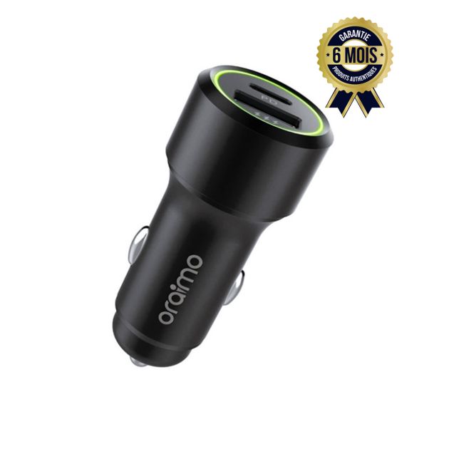 Chargeur Oraimo OCC 91D en situation, avec un câble branché, dans un habitacle de voiture