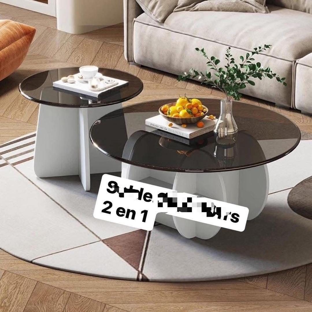 Table Ronde en Verre 2 en 1, design moderne, vue de face dans un salon élégant