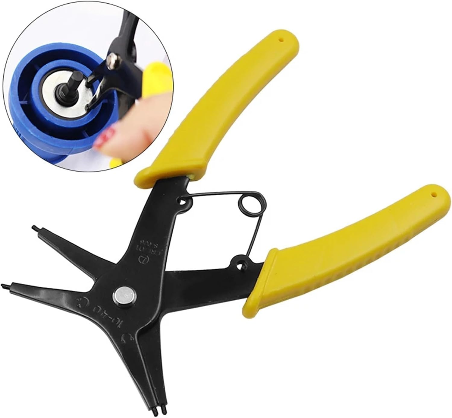 Détail des mâchoires effilées de la pince à circlips