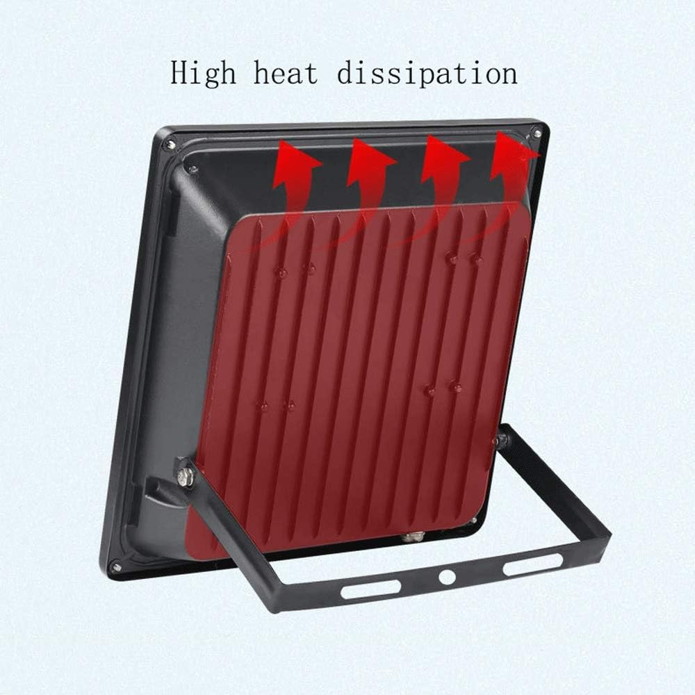 Projecteur LED en situation d'éclairage d'une façade ou d'un espace commercial