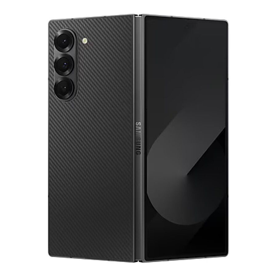 Samsung Galaxy Z Fold6 plié, montrant son écran couverture utilisé pour une application de messagerie