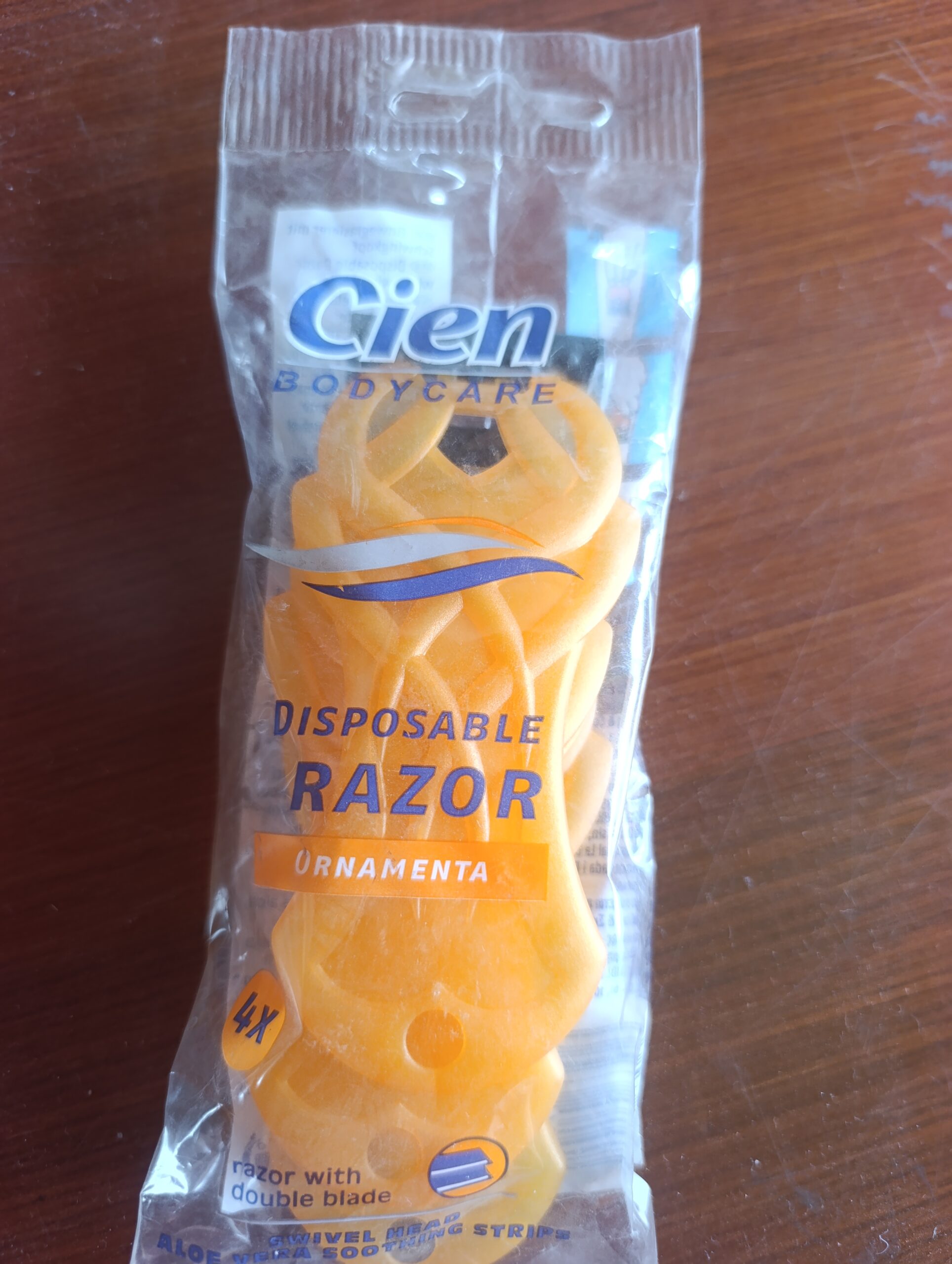 Commandez votre Razor Cien - Lot de 4 Rasoirs Jetables - Lames Triple ...