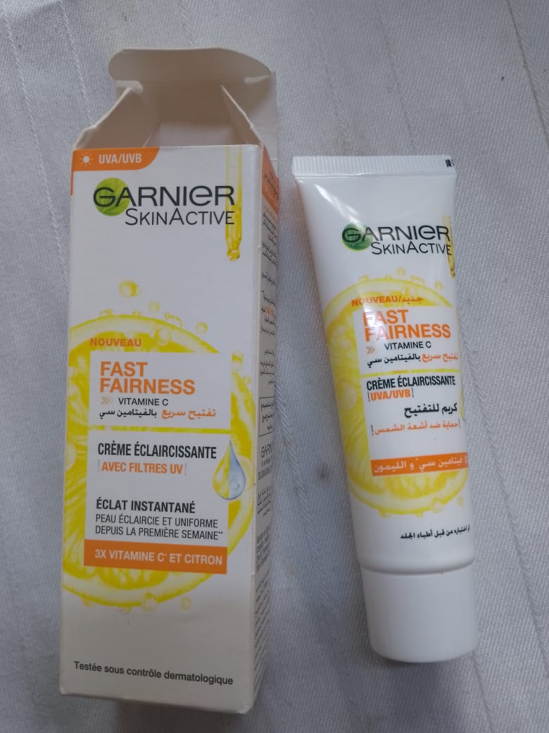 Tube de la crème éclaircissante Garnier Soin Uniformisant et Anti-Taches 50ml présenté sur Miassar