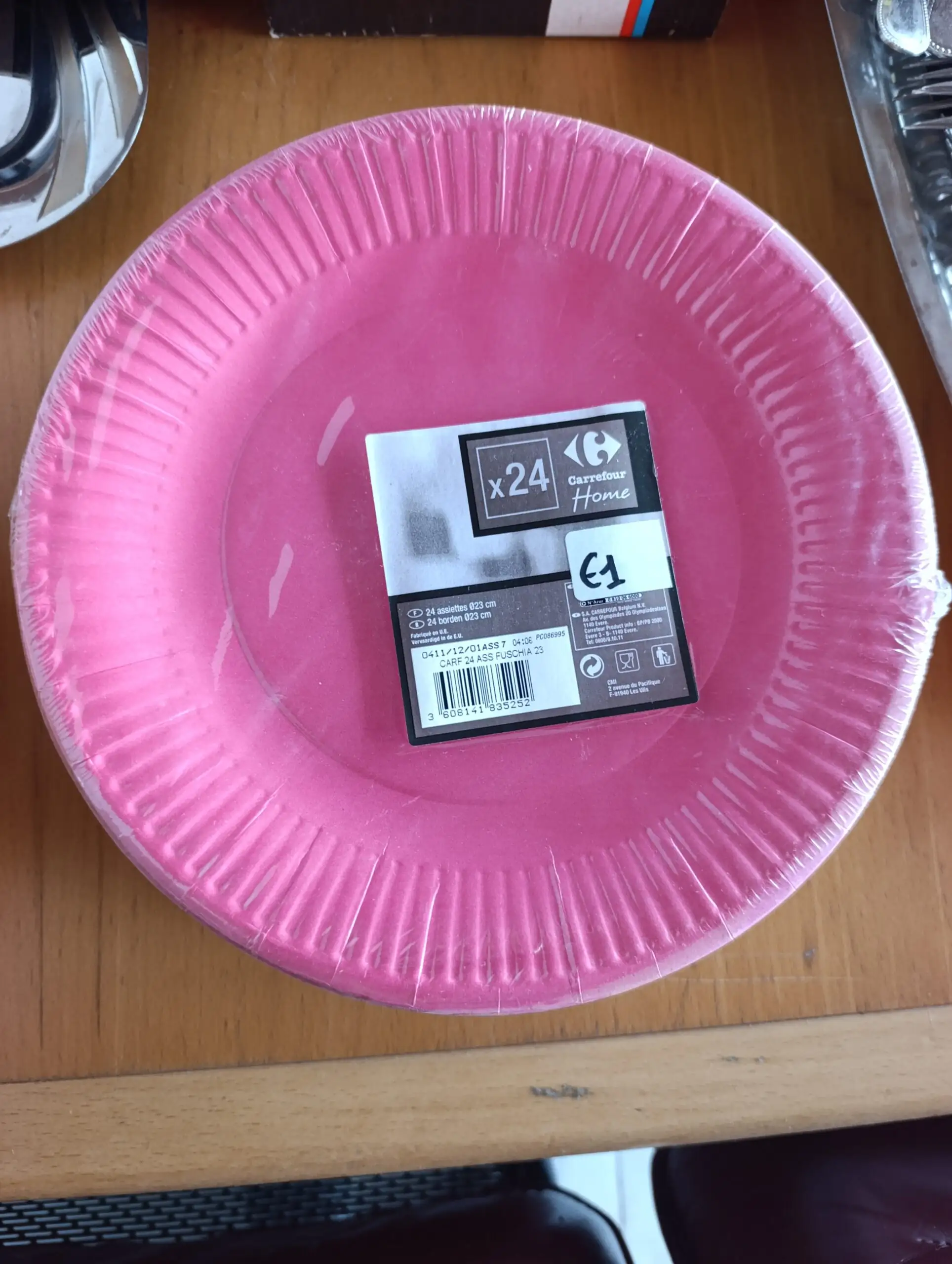 Lot de 24 Plats Jetables - Assiettes Alimentaires Pratiques - Résistants et Écologiques - Pour Fêtes et Événements – Image 2