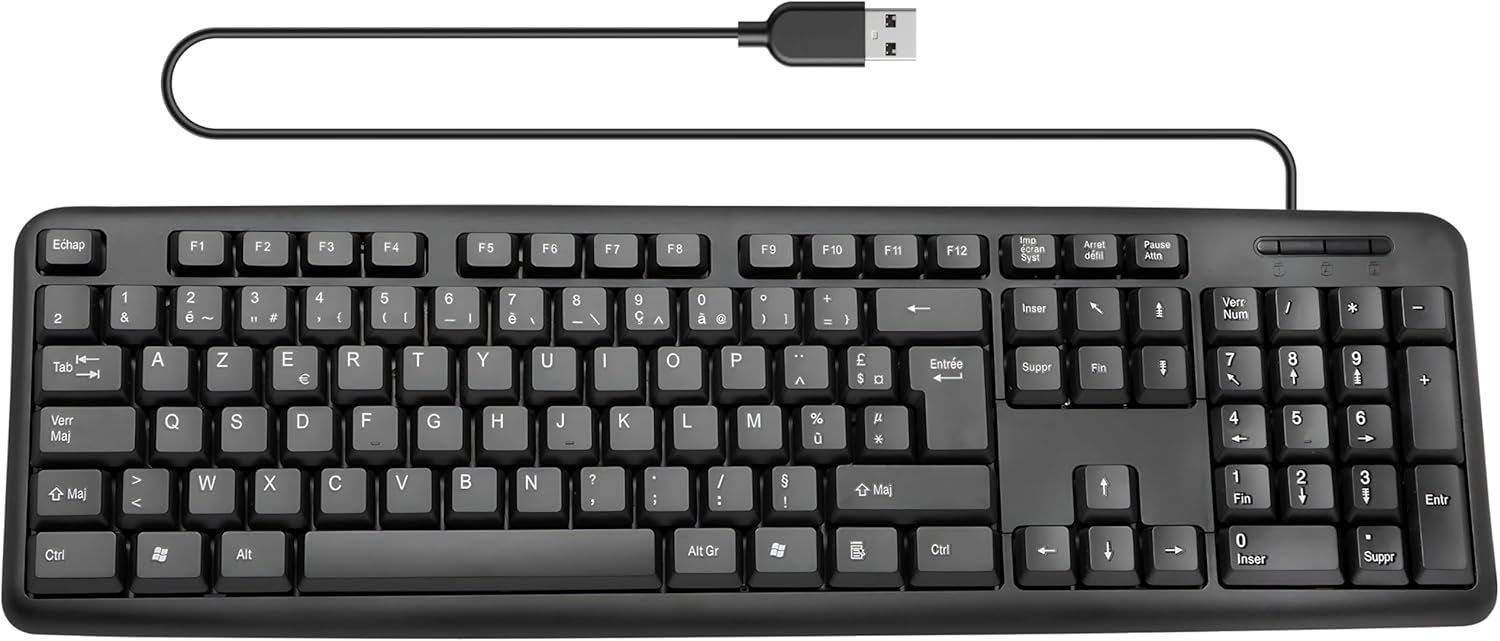 Clavier filaire USB AZERTY vu de face, posé sur un bureau avec un câble noir