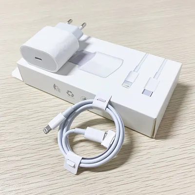 Câble USB-C robuste du chargeur iPhone, montrant sa durabilité et son connecteur