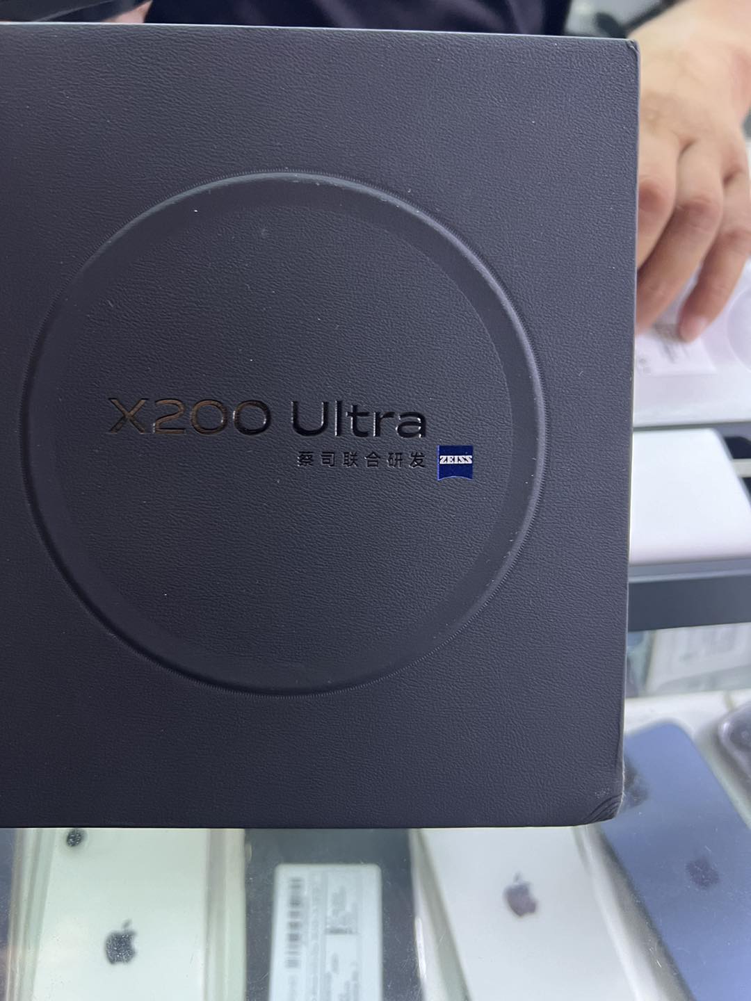 Détail de l'appareil photo du Vivo X200 Ultra, mettant en avant ses multiples capteurs