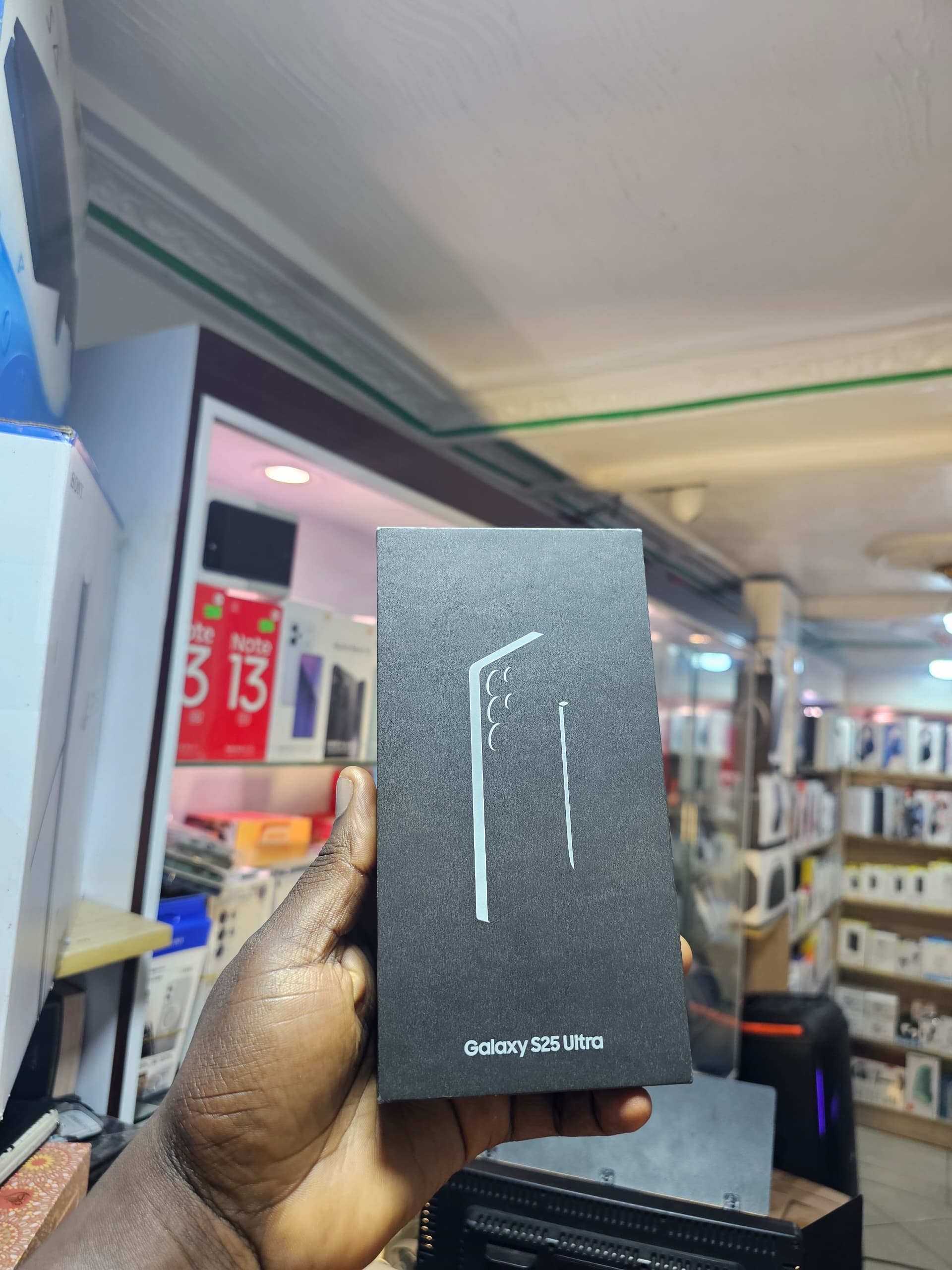 Détail du module photo du Samsung Galaxy S25 Ultra, mettant en avant ses capteurs multiples