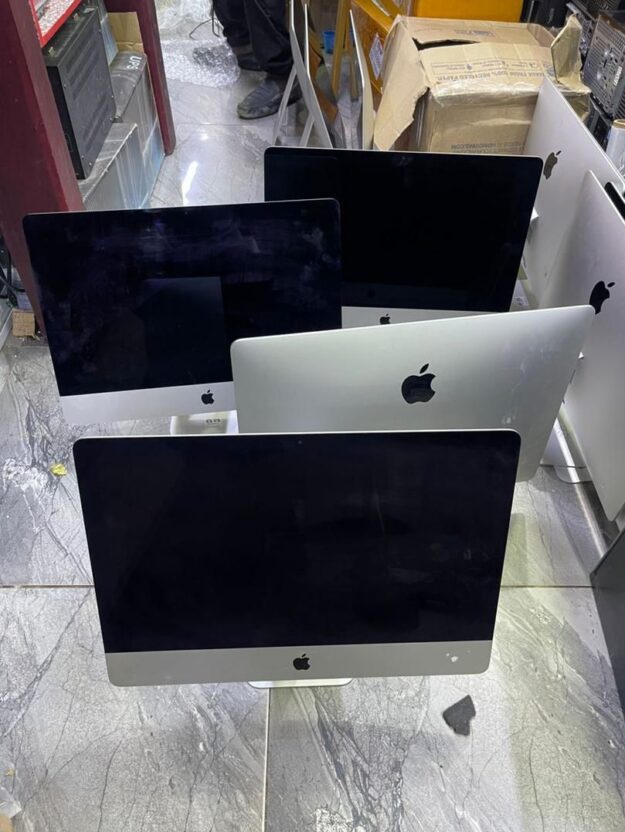 iMac 21.5 pouces 2015 en aluminium, design épuré sur un bureau