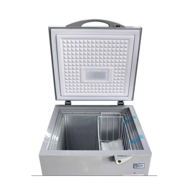 Intérieur du congélateur Oscar OS-150 avec ses 3 paniers coulissants et éclairage LED