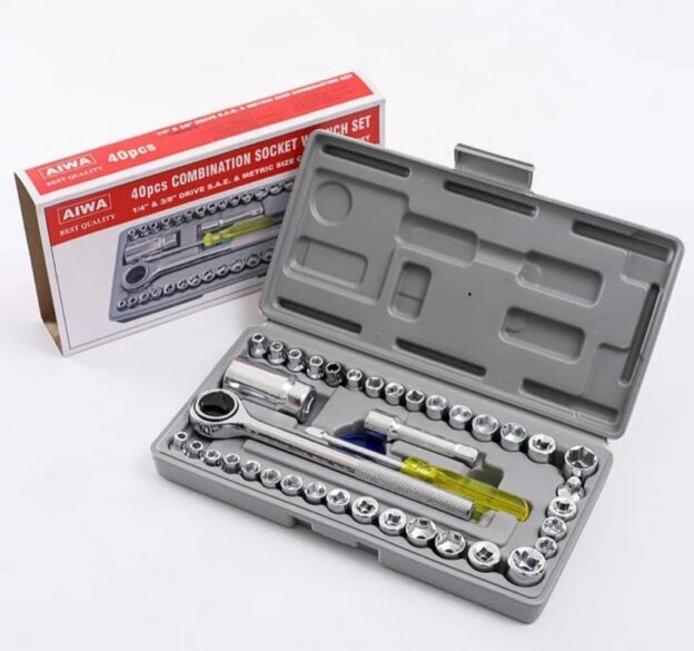 Coffret complet des clés à douilles Aiwa 40 pièces ouvert, montrant l'organisation des outils
