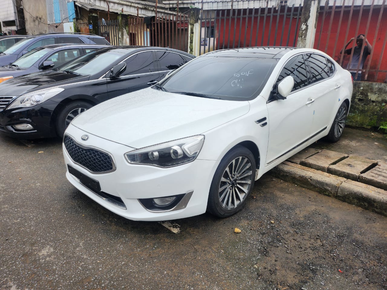 Kia K7 2014 vue de face, design audacieux et premium