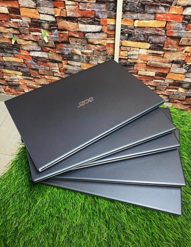 Écran de l'Ordinateur Portable Acer Core i7 affichant un contenu multimédia haute définition