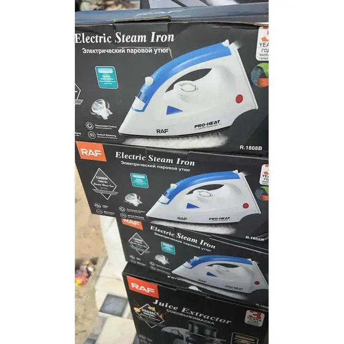 Vue de détail du fer RAF R1808B montrant les boutons de contrôle du thermostat et du spray