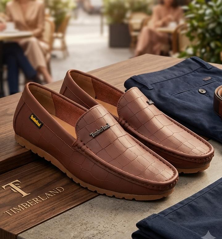 Mocassins originaux homme 40 à 46 multi couleurs chic confort portés avec un jean