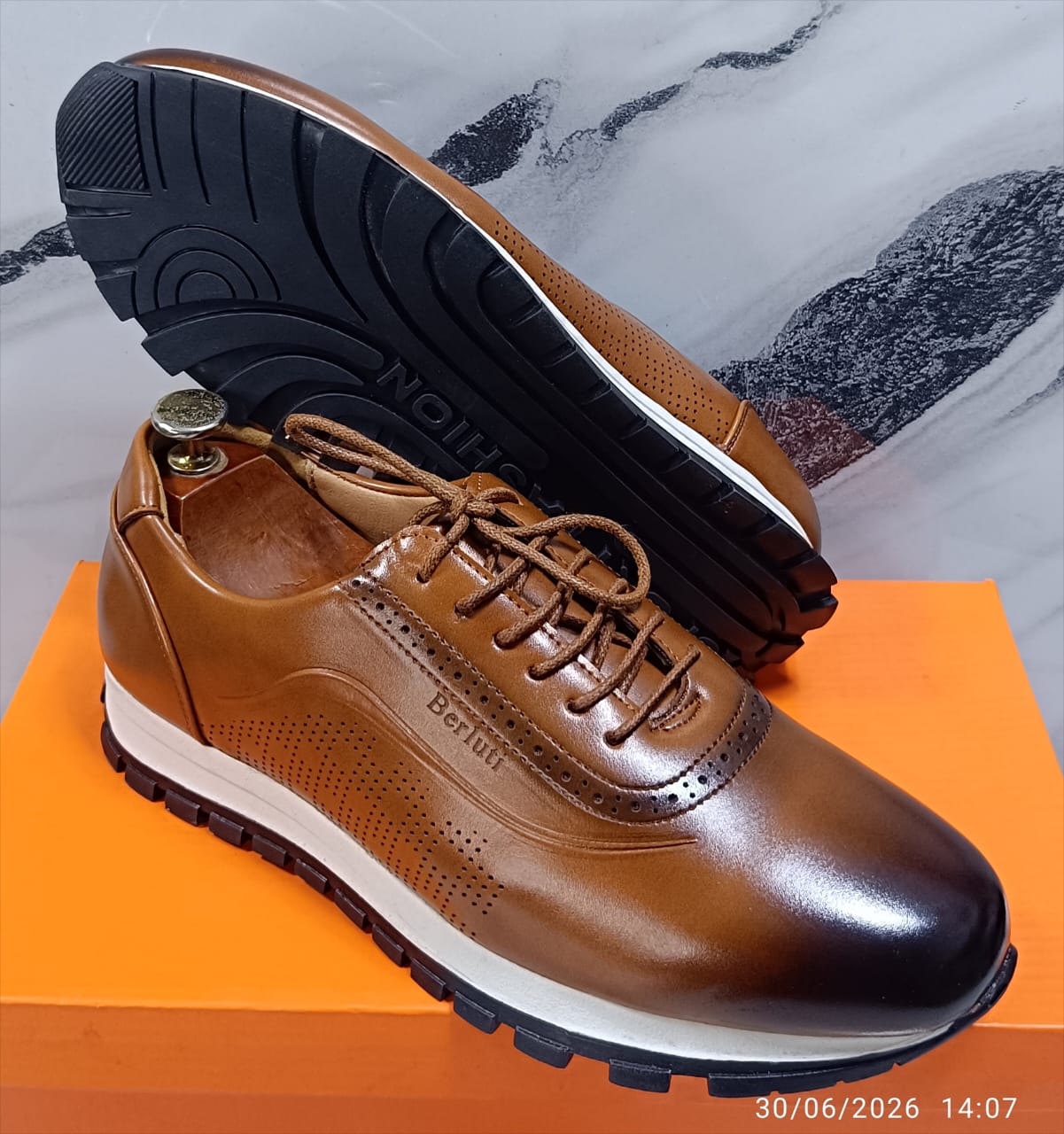 Berluti Sneakers Cuir Noir Dégradé Semelle Blanche Pointures 40 à 46 – Image 2