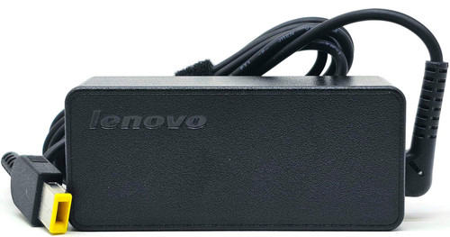 Vue rapprochée du connecteur Slim Tip du chargeur Lenovo 45W