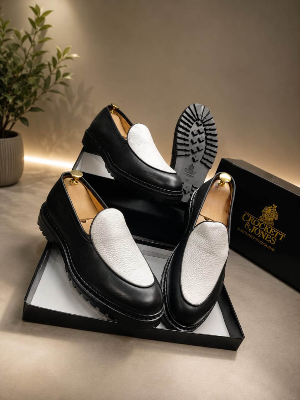 Mocassin spectator bicolore - vue latérale montrant le cuir grainé
