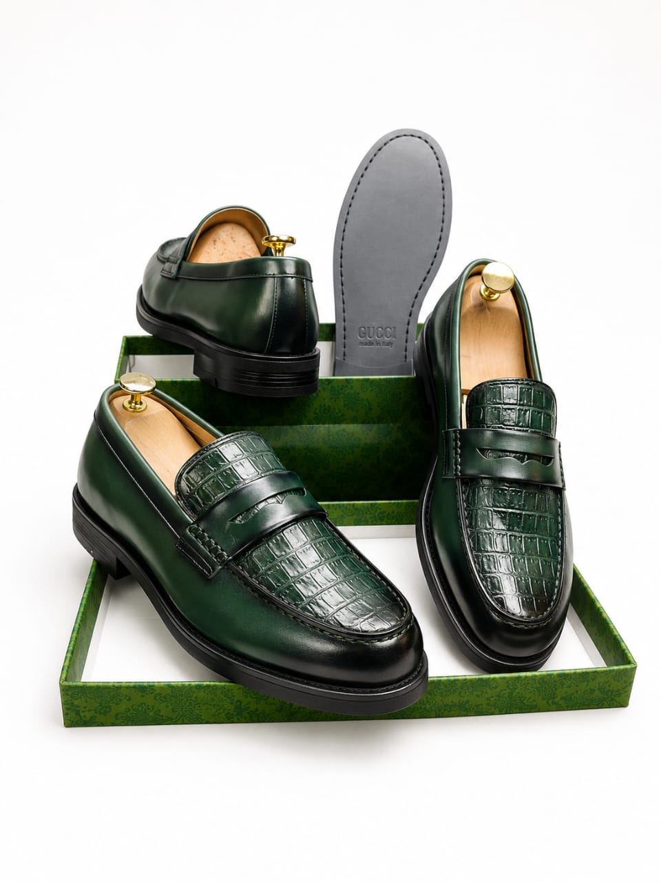 Sneakers Gucci portées avec une tenue élégante